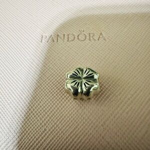 Authentic Pandora Luckyg Four Leaf Clover 🍀